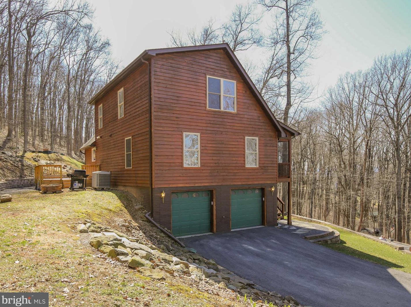 244 Delicious Rd, Linden, VA 22642-6139