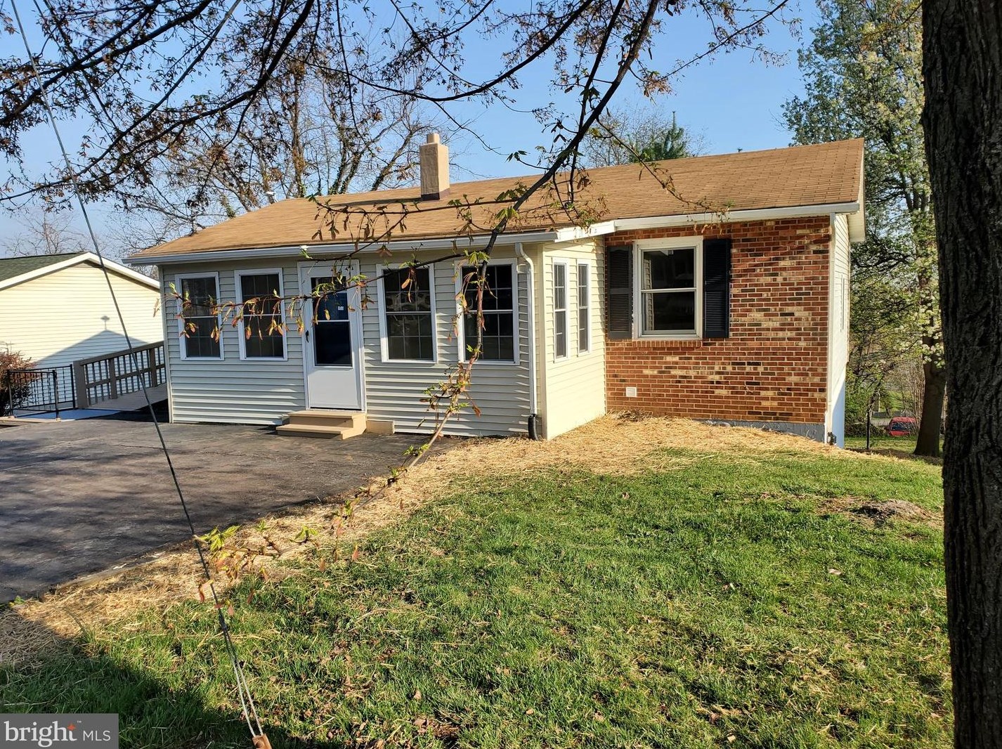 124 Steele Ave, Front Royal, VA 22630-2224