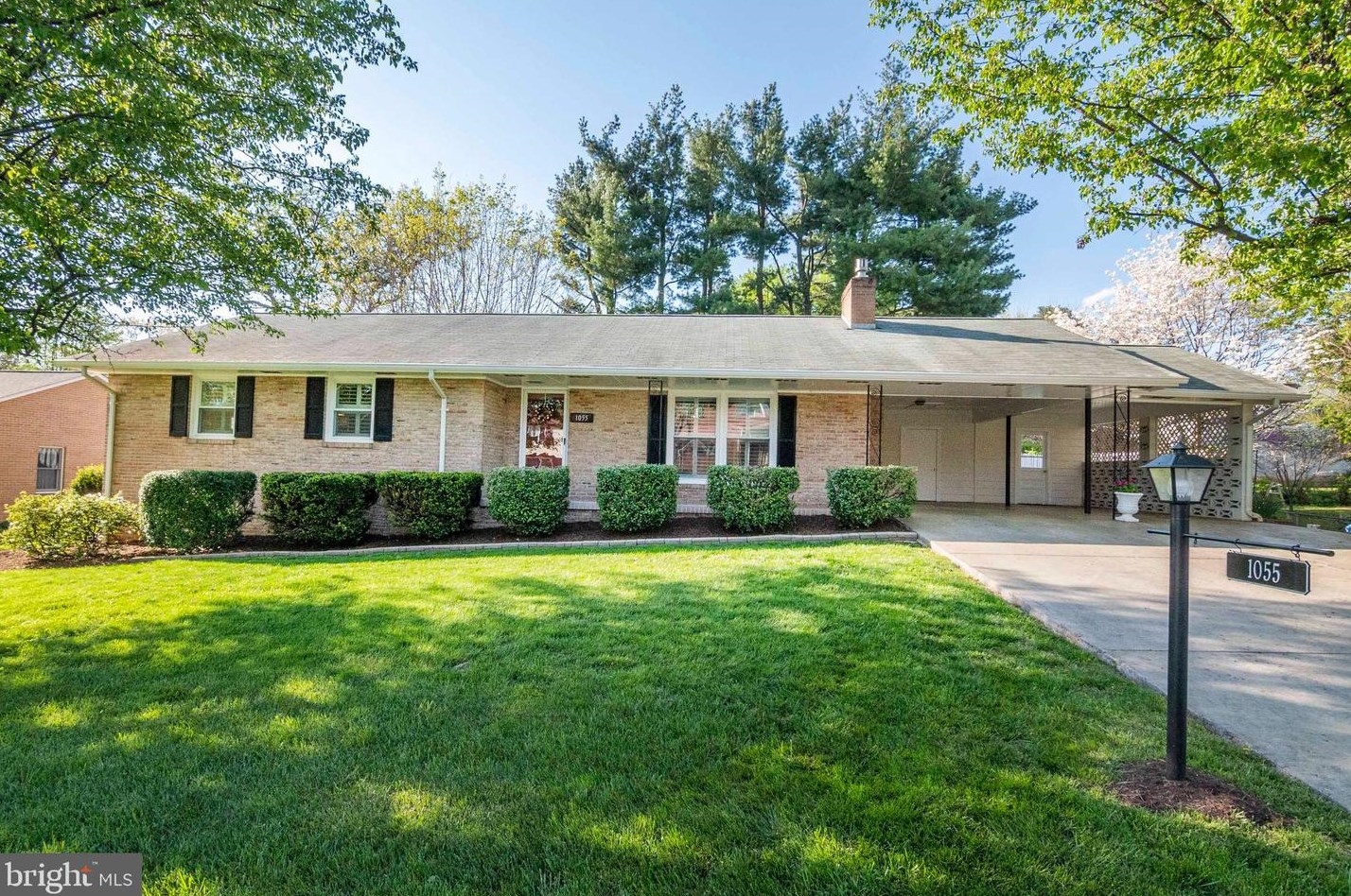 1055 Horseshoe Dr, Front Royal, VA 22630-4252