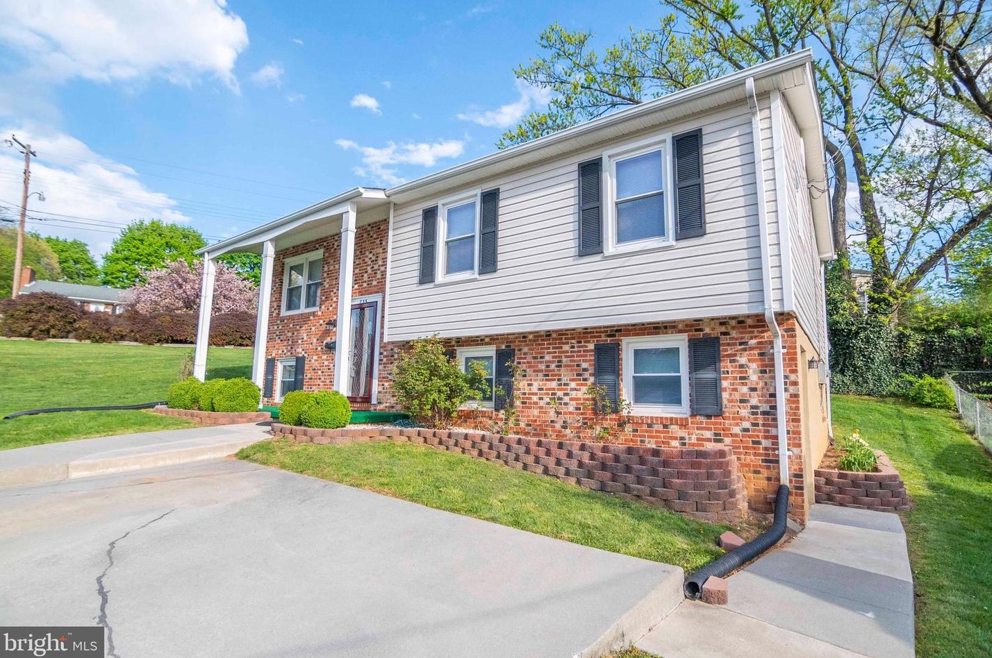 735 Hamilton Ave, Front Royal, VA 22630-3925