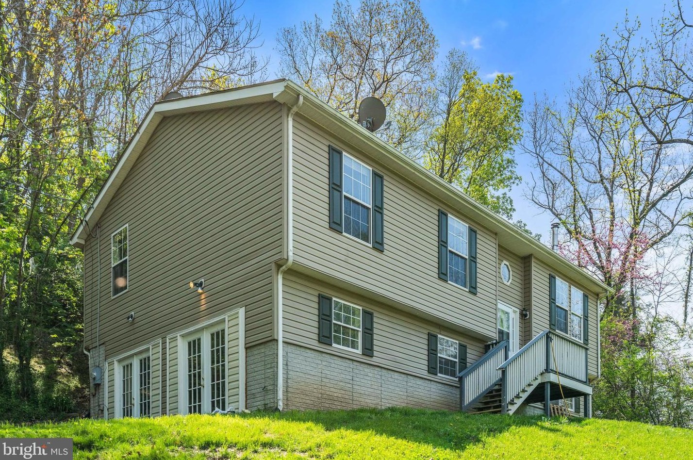 303 Huck Finn Dr, Front Royal, VA 22630-5584