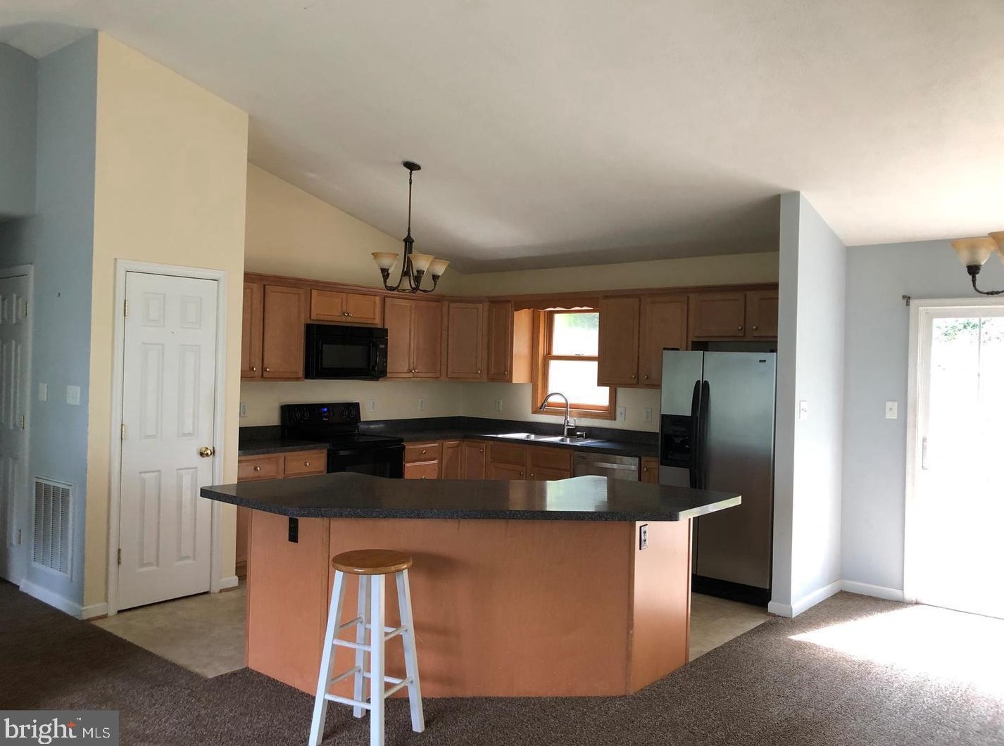 100 Pickford Ct, Front Royal, VA 22630-6275