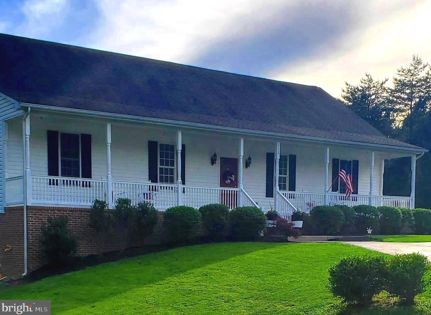 112 Douglas Dr, Middletown, VA 22645-4004