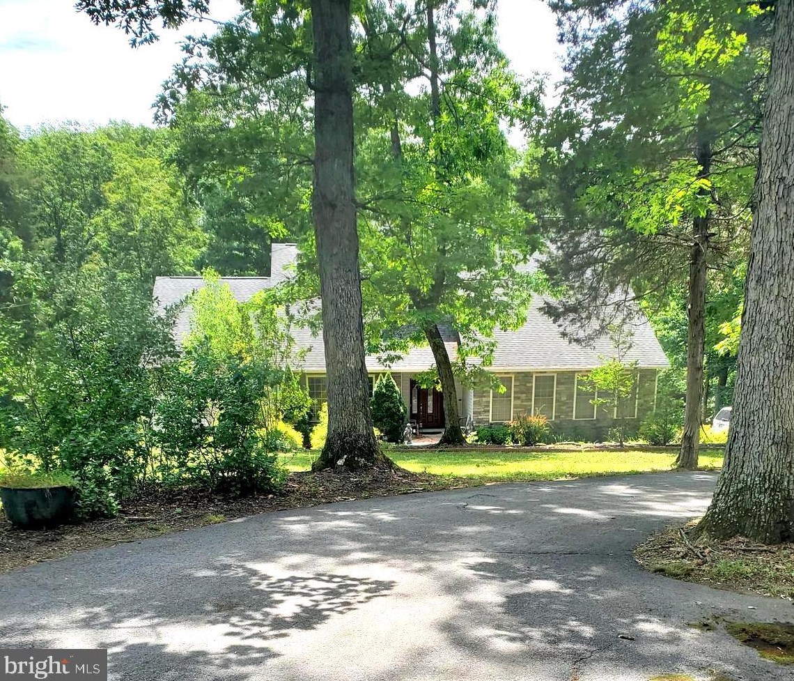 258 Douglas Dr, Middletown, VA 22645-4002