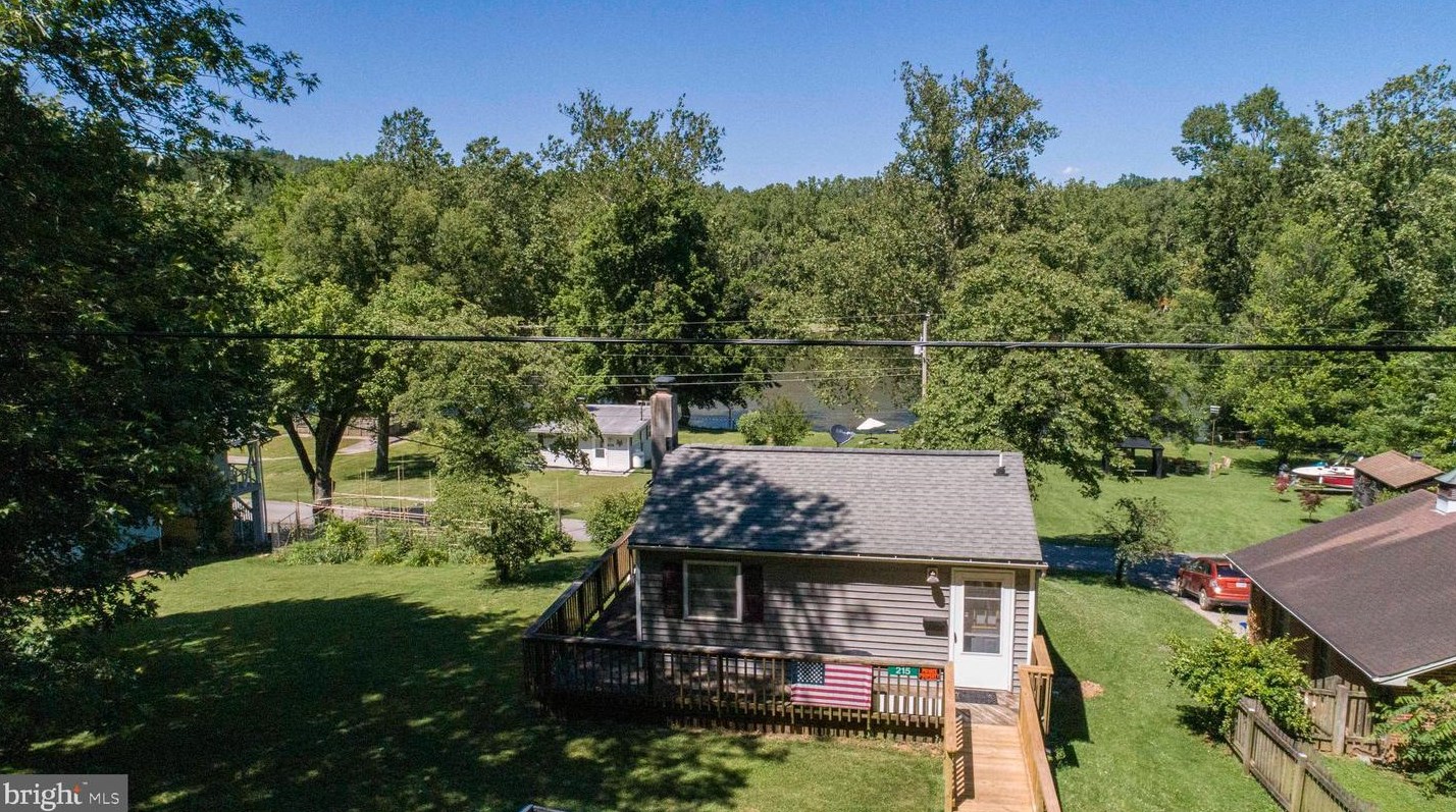 215 Harris Dr, Front Royal, VA 22630-6512