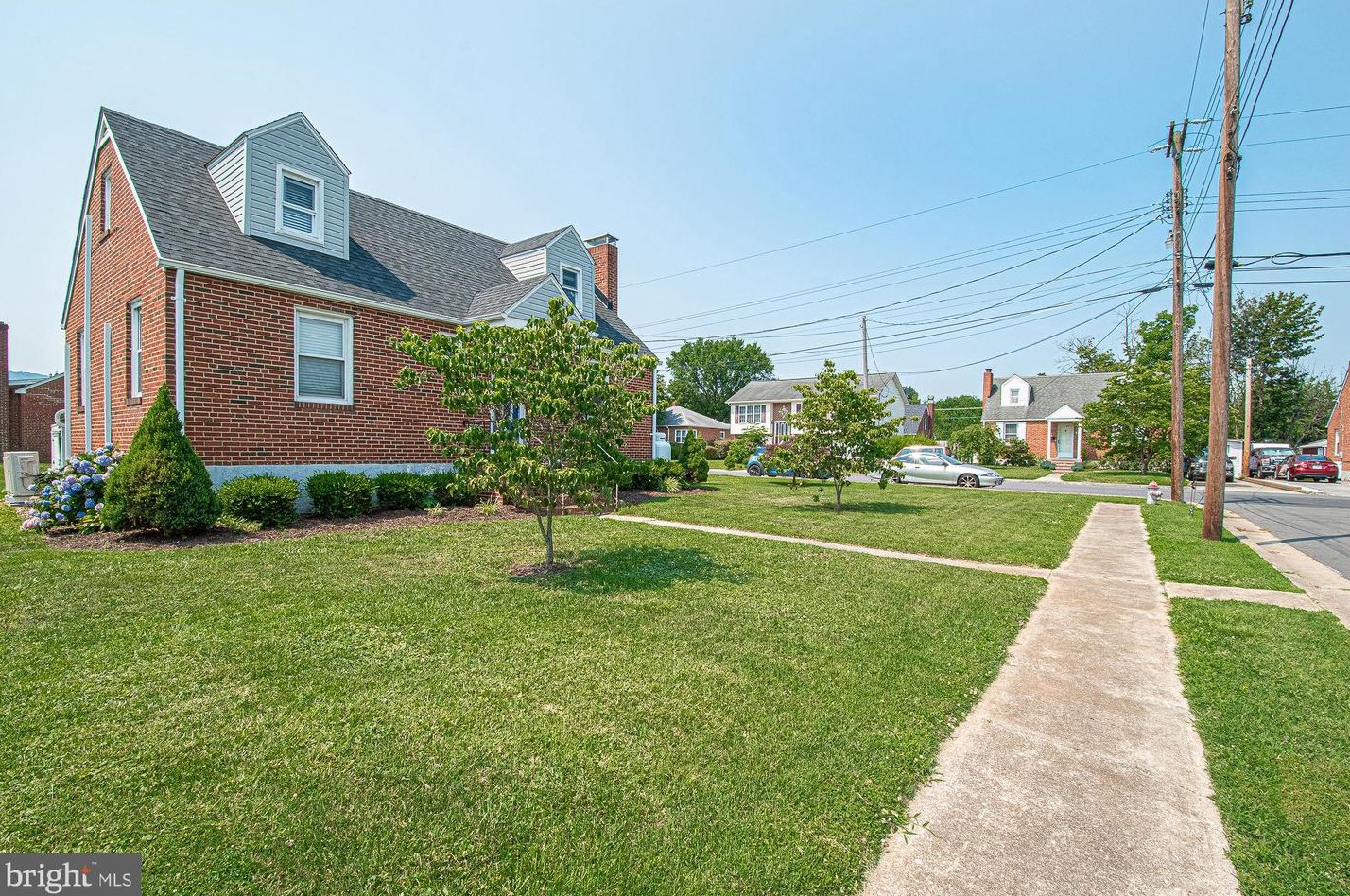 701 Ross Ave, Front Royal, VA 22630-3953