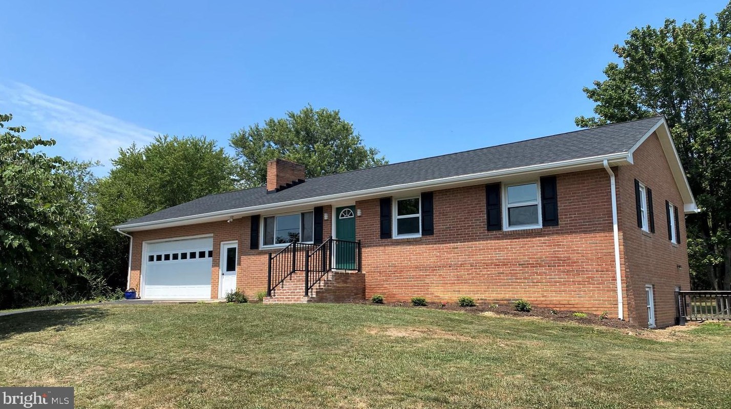 52 Boies Dr, Front Royal, VA 22630-8067