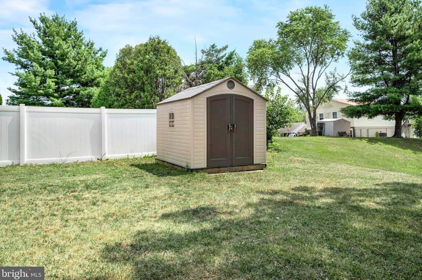 971 Auburn Ct, Front Royal VA  22630-5308 exterior