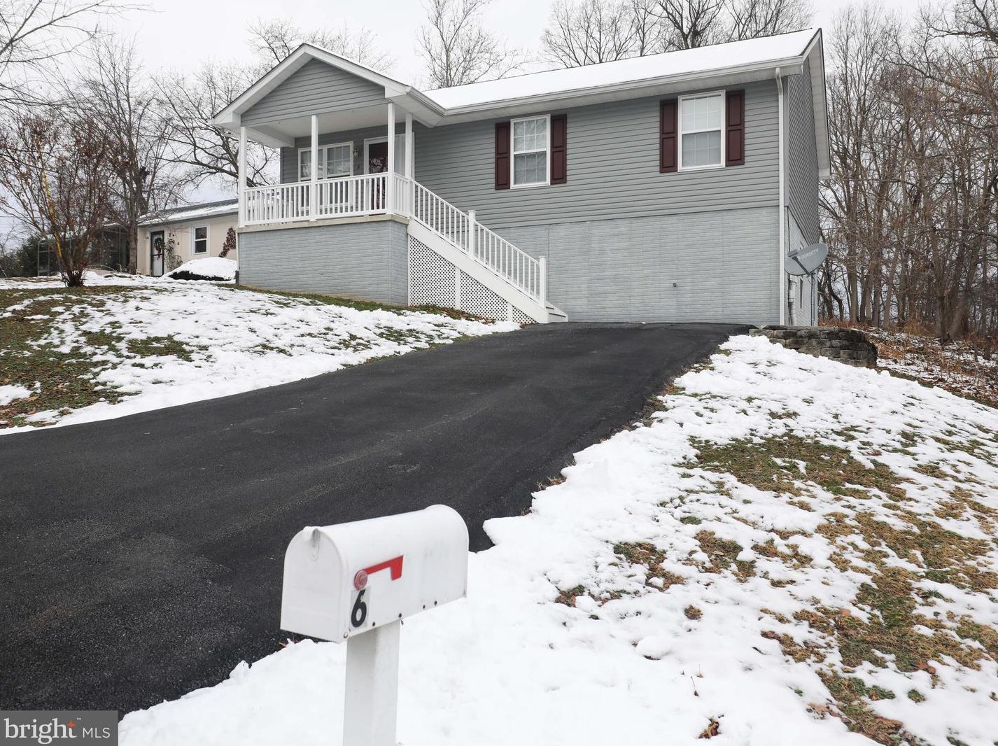 6 Crestview Dr, Front Royal, VA 22630-4100