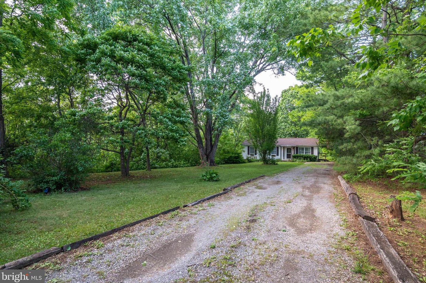 515 Rocky Ln, Front Royal, VA 22630-4916