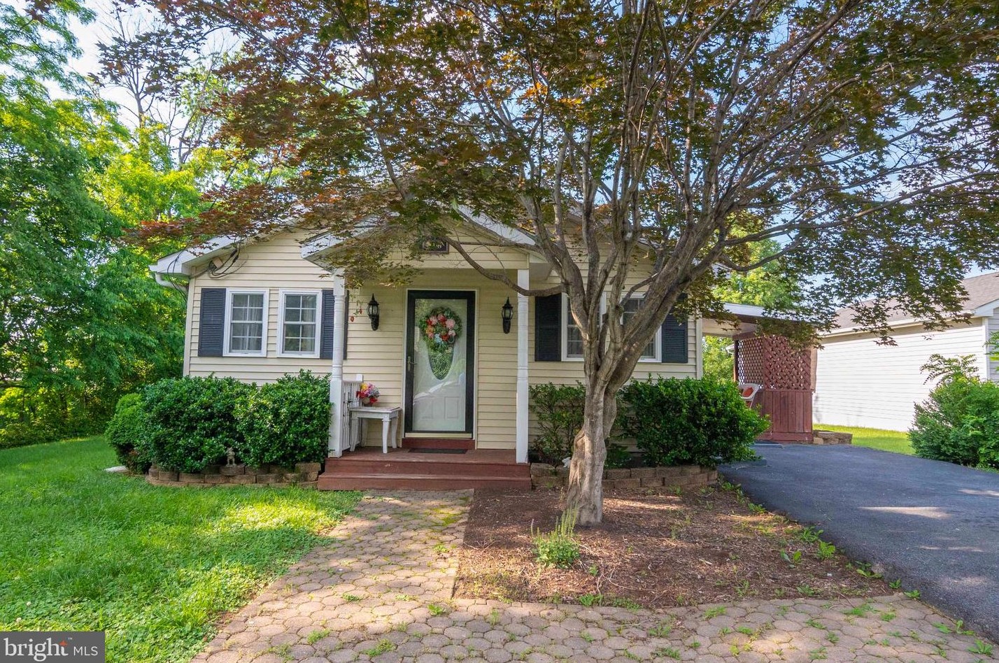1404 Anderson St, Front Royal, VA 22630-4525