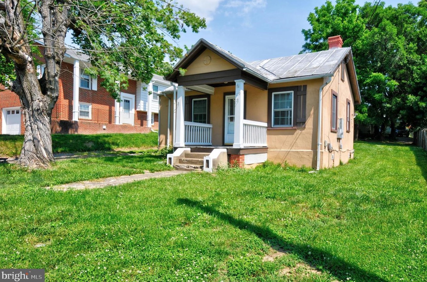 119 11th St, Front Royal, VA 22630-3511