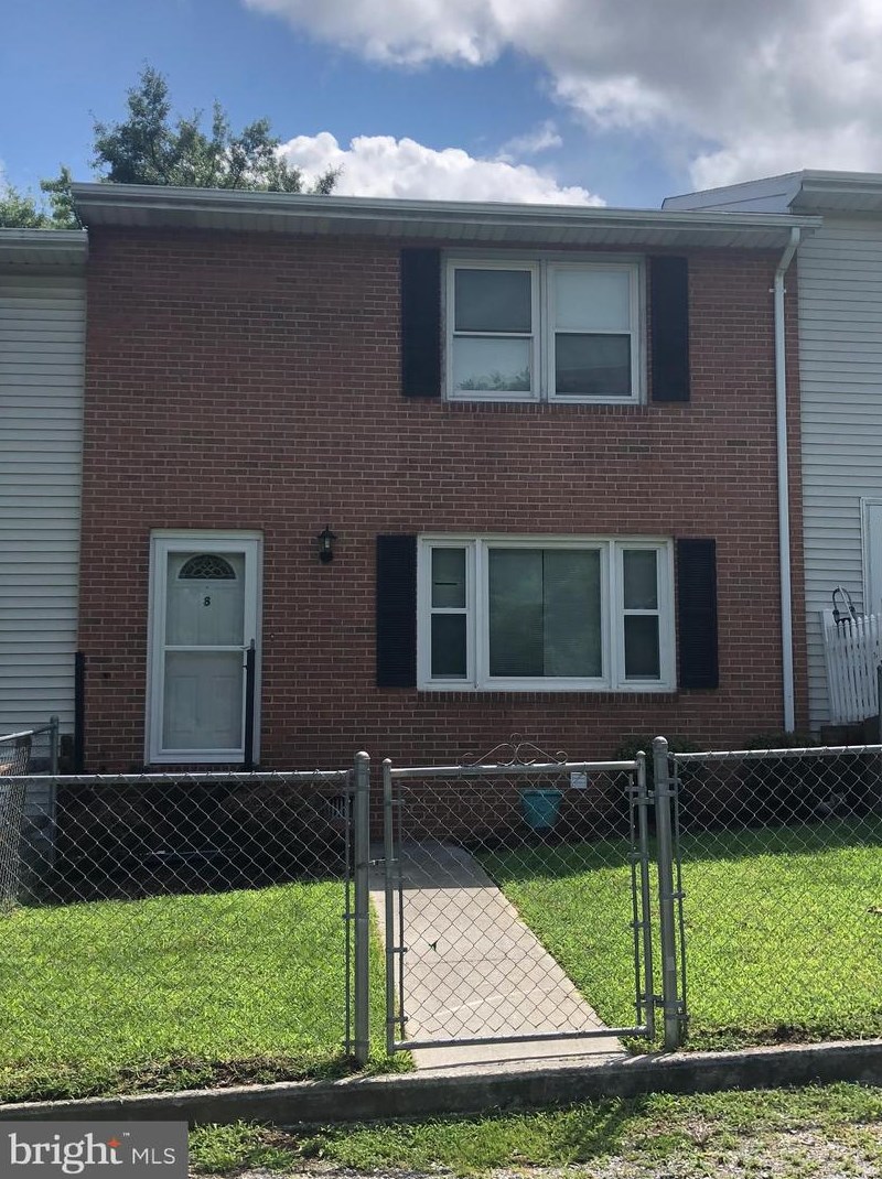 8 Biggs Dr, Front Royal, VA 22630-4588