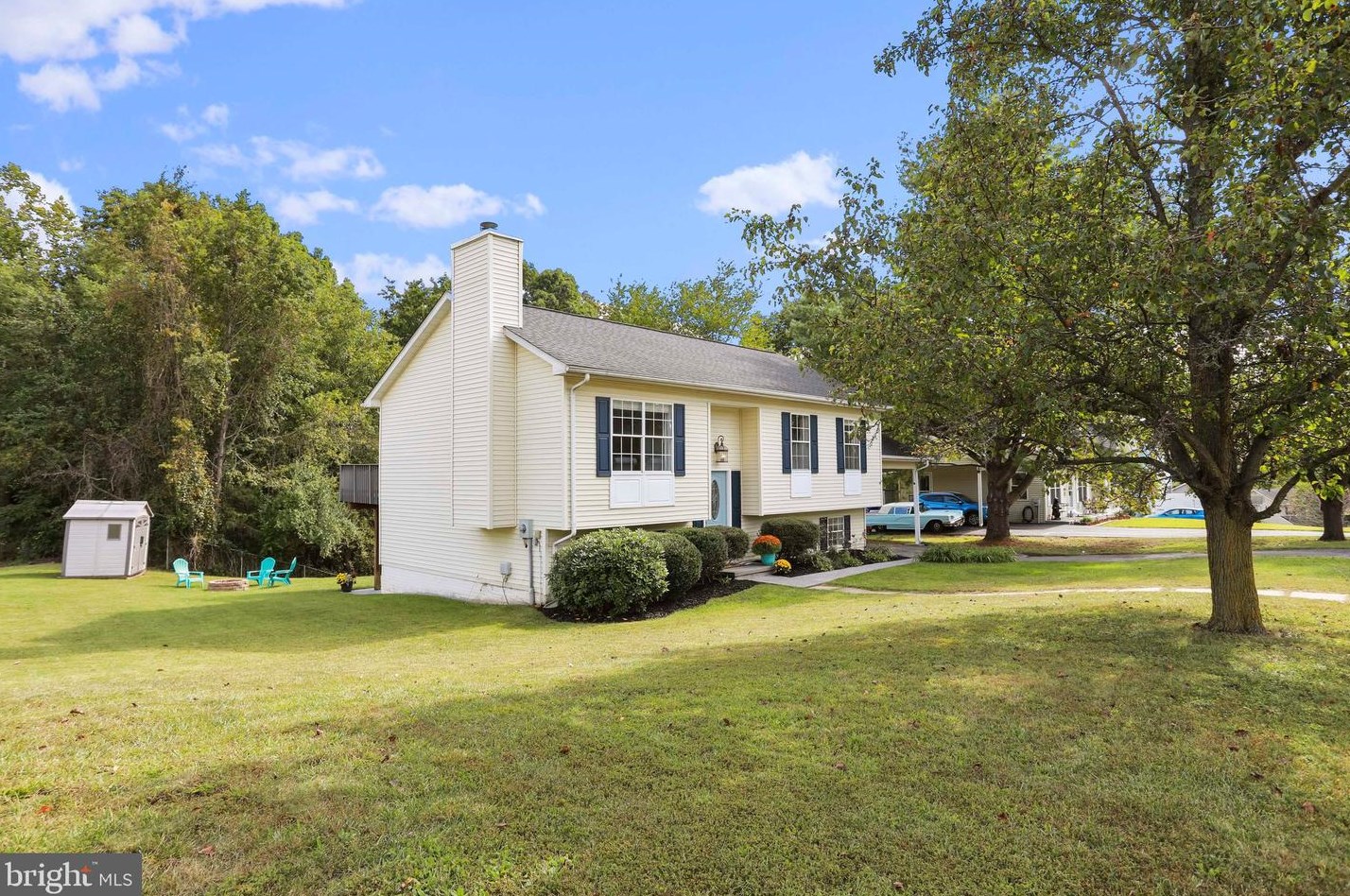 999 Meadow Ct, Front Royal, VA 22630-5301