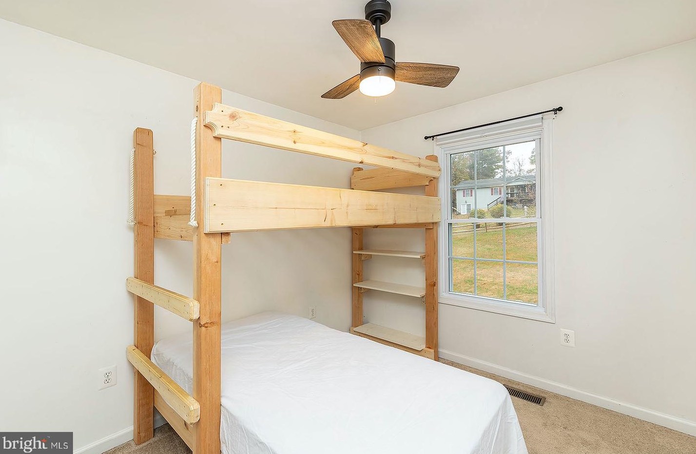 47 Willow Rd, Front Royal VA  22630-8984 exterior