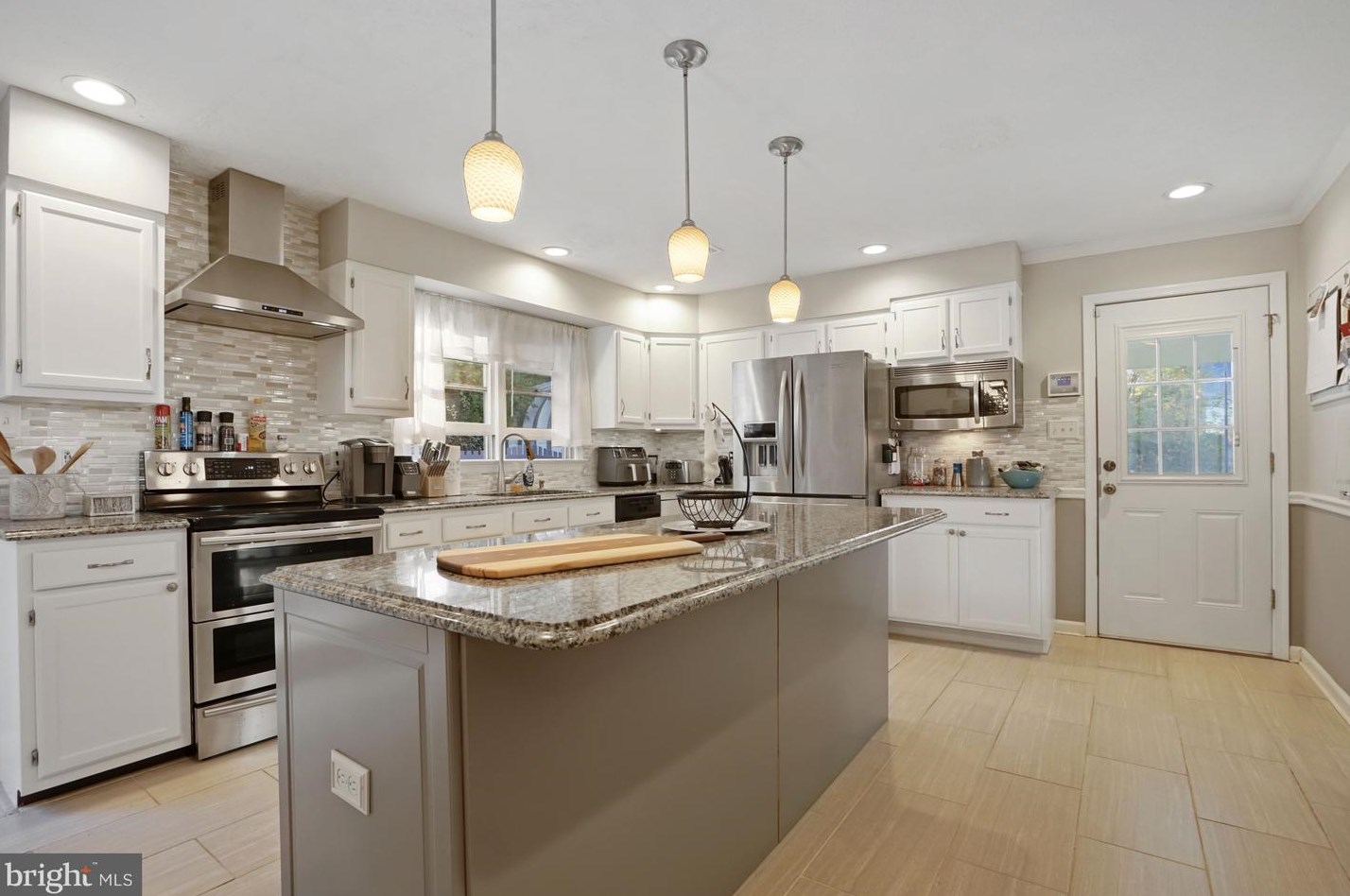 180 Oak Heights Rd, Front Royal VA  22630-5804 exterior