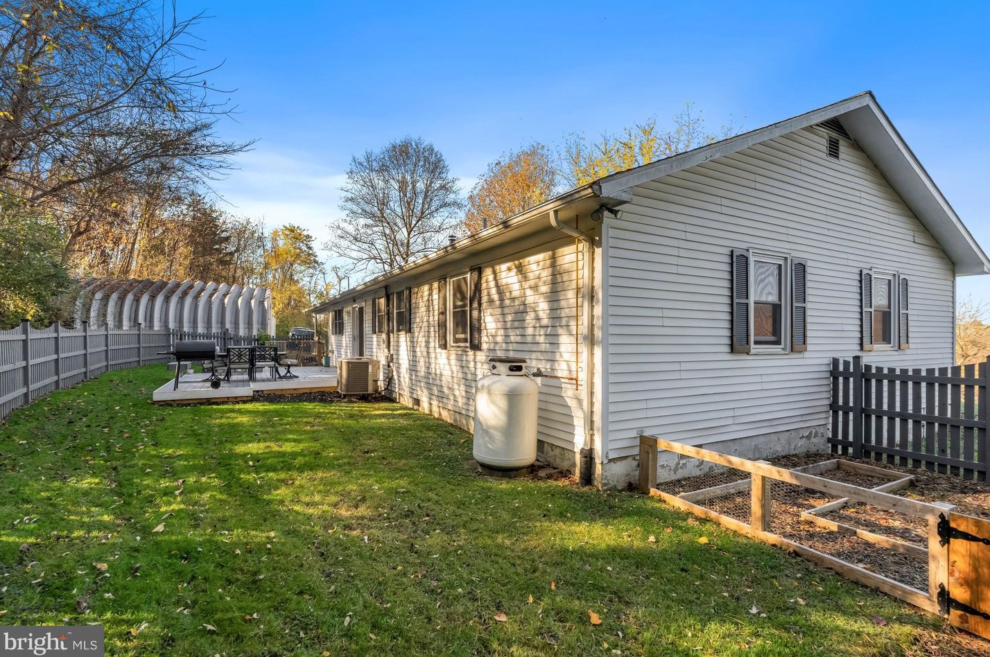 180 Oak Hts Rd, Front Royal VA  22630-5806 exterior