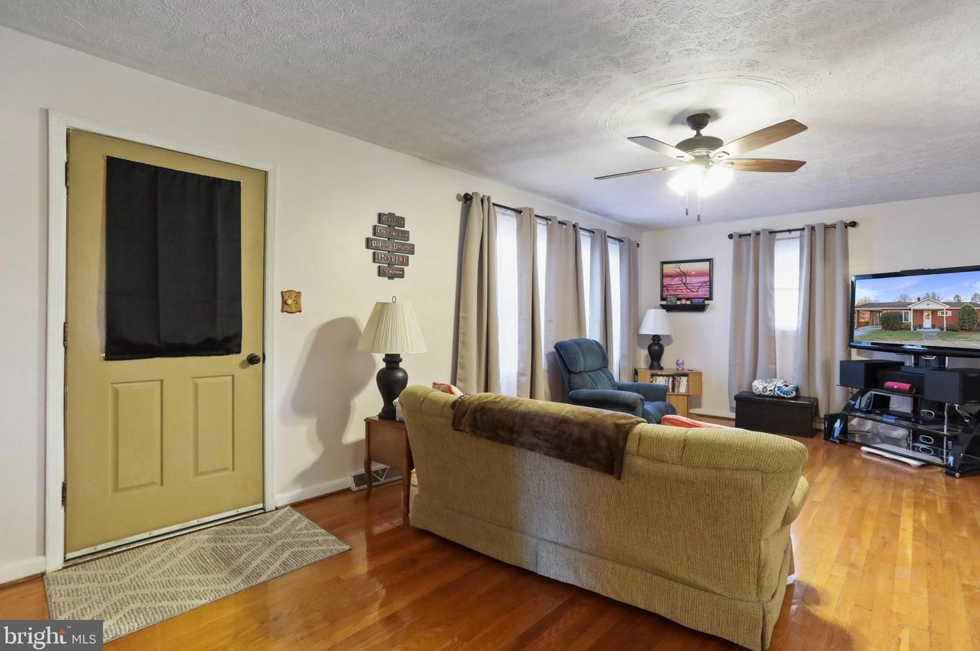 27 Fairview Ave, Front Royal, VA 22630-3427