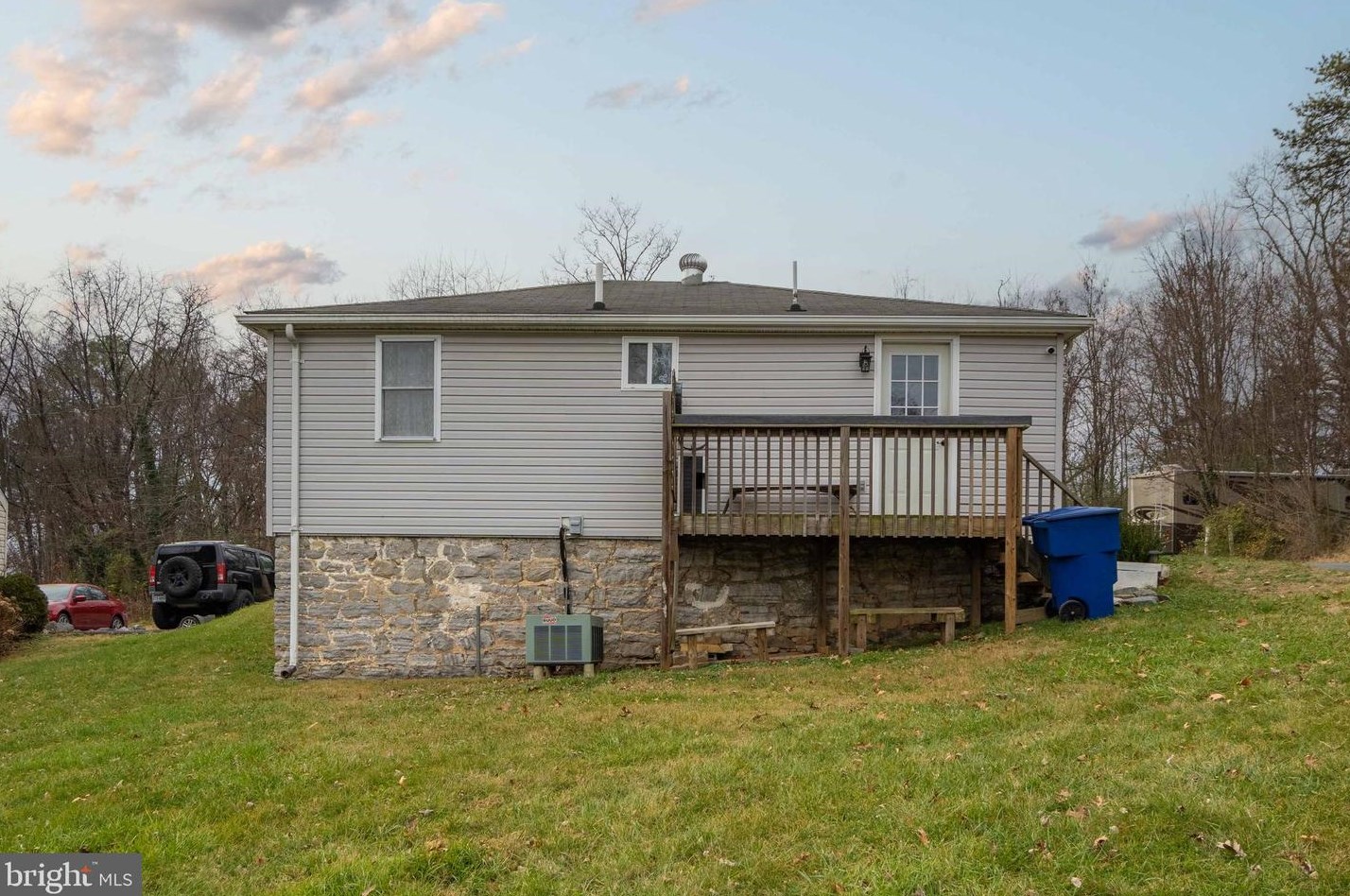 1343 Warren Ave, Front Royal VA  22630-4162 exterior