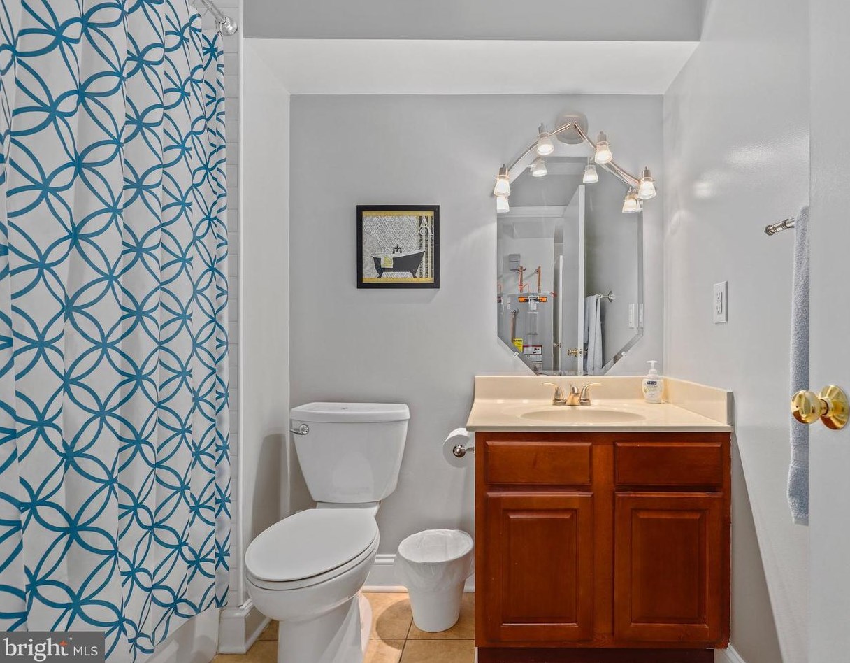 499 Rome Beauty Dr, Linden VA  22642-6441 exterior