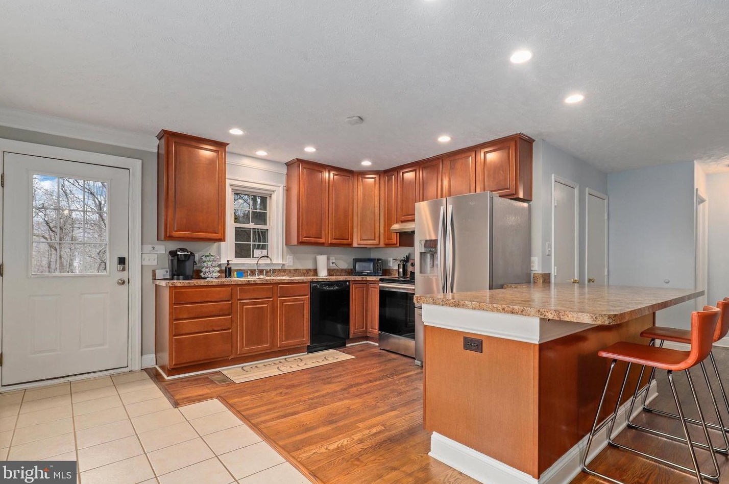 499 Rome Beauty Dr, Linden VA  22642-6441 exterior