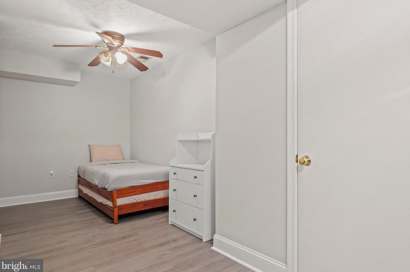 499 Rome Beauty Dr, Linden VA  22642-6441 exterior