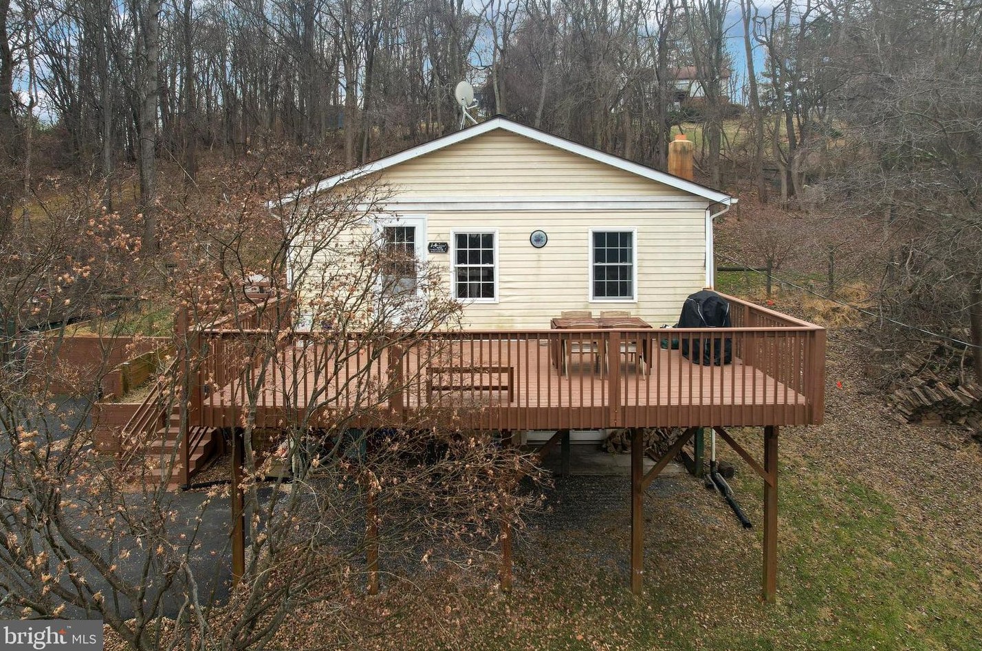 499 Rome Beauty Dr, Linden VA  22642-6441 exterior