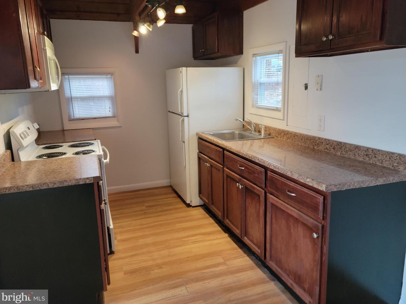 854 High Top Rd, Linden, VA 22642