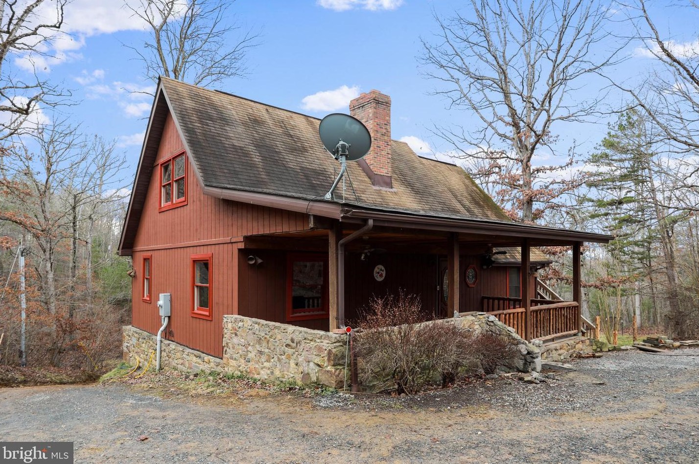 393 Dry Run Ct, Front Royal, VA 22630-3865