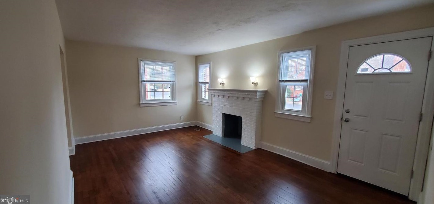 16 W 5th St, Front Royal, VA 22630