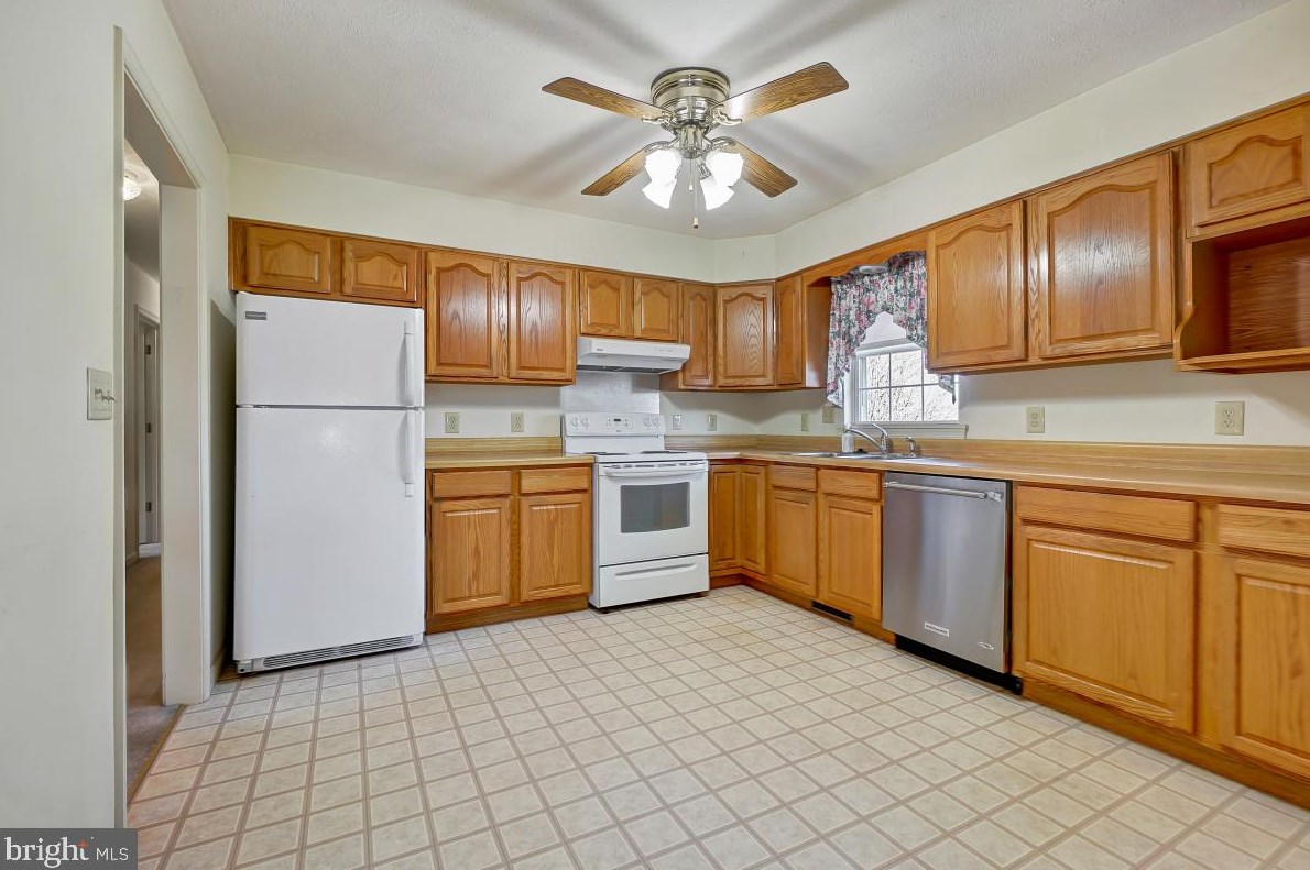 1141 Kesler Rd, Front Royal VA  22630-4661 exterior