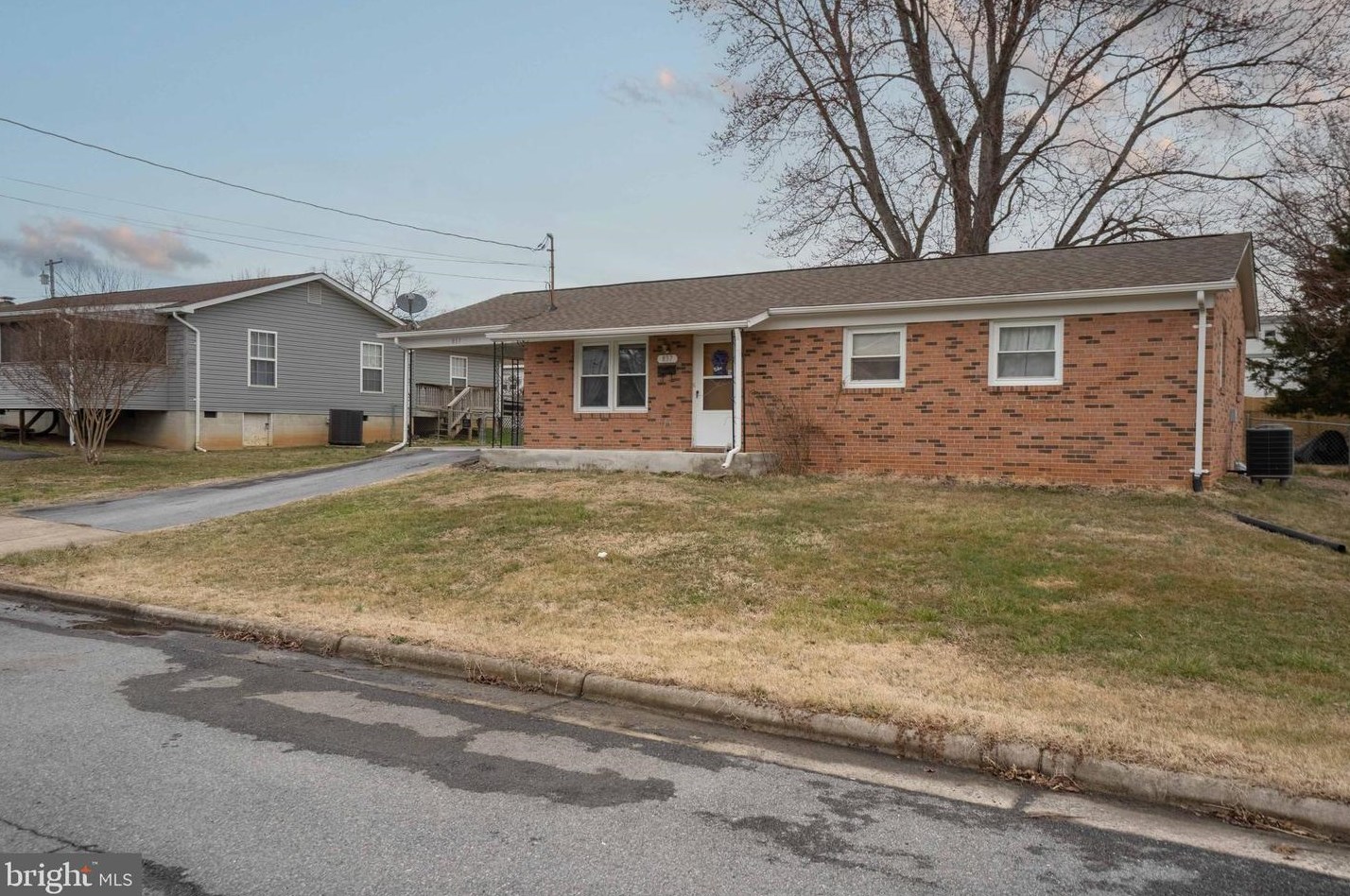837 11th St, Front Royal, VA 22630-2905