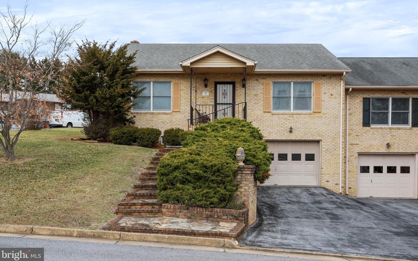 112 Skyway Dr, Front Royal, VA 22630-2326