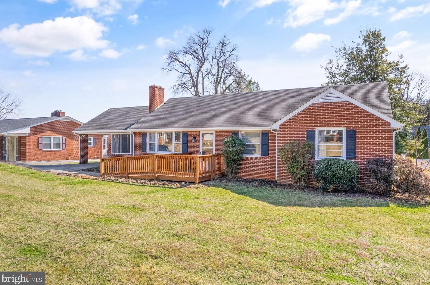 122 Jamestown Rd, Front Royal, VA 22630-3712