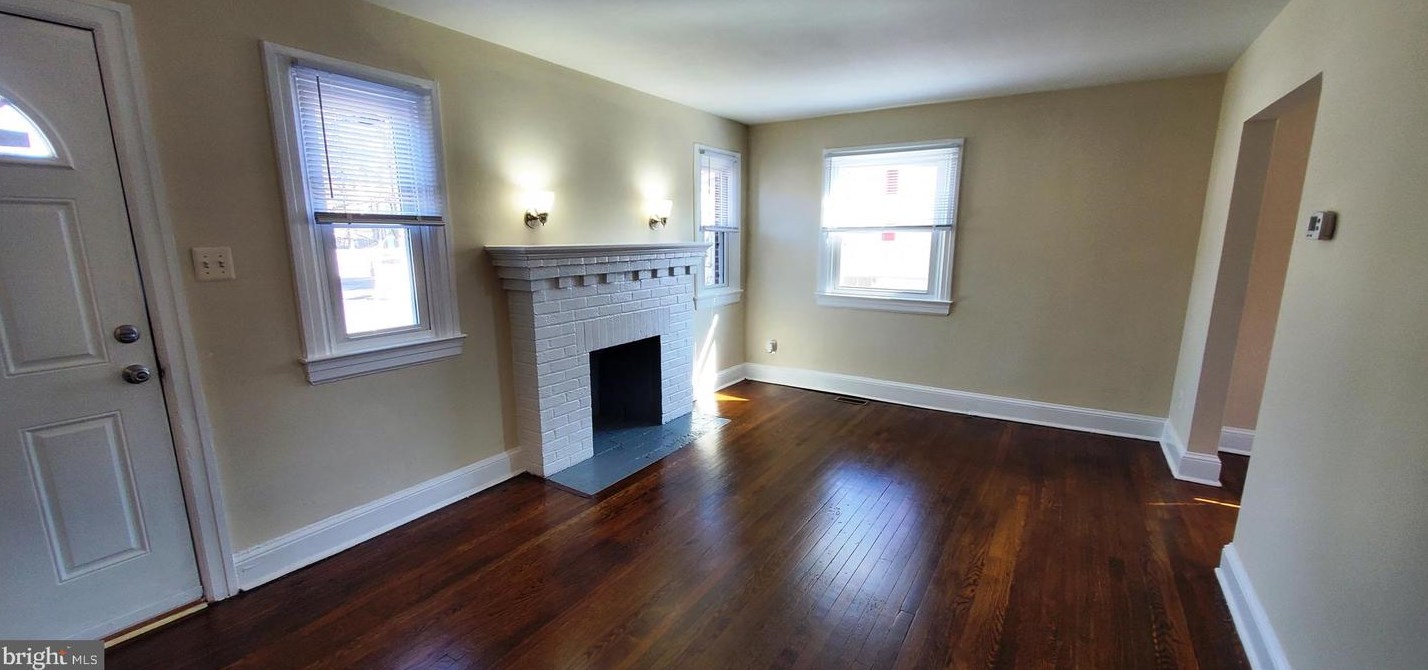 12 5th St, Front Royal, VA 22630-2702