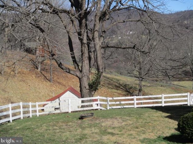 1437 Fiery Run Rd, Linden VA  22642-6636 exterior
