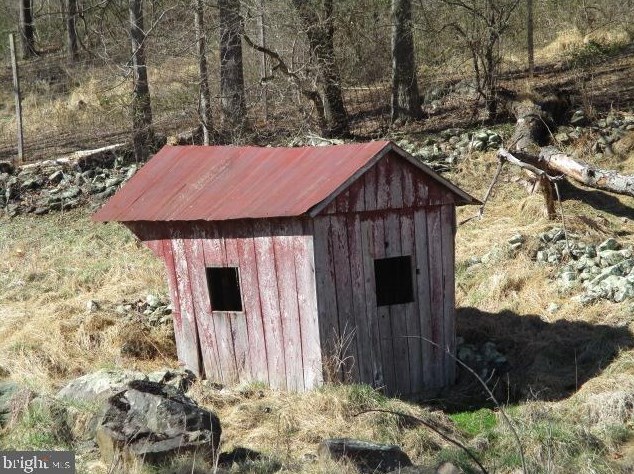 1437 Fiery Run Rd, Linden VA  22642-6636 exterior