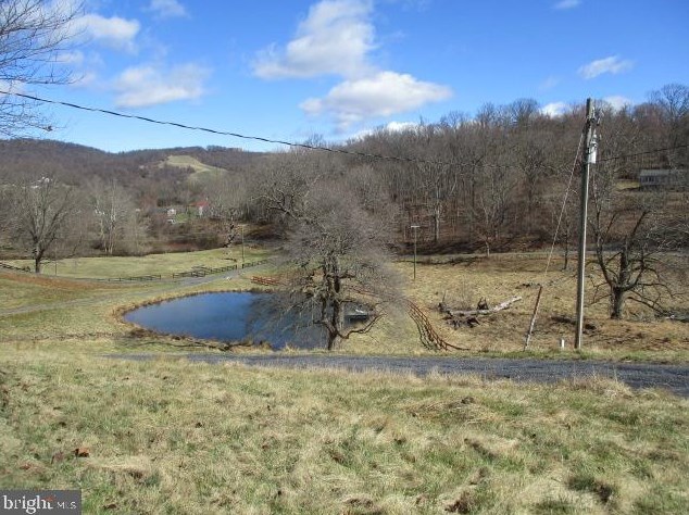 1437 Fiery Run Rd, Linden VA  22642-6636 exterior