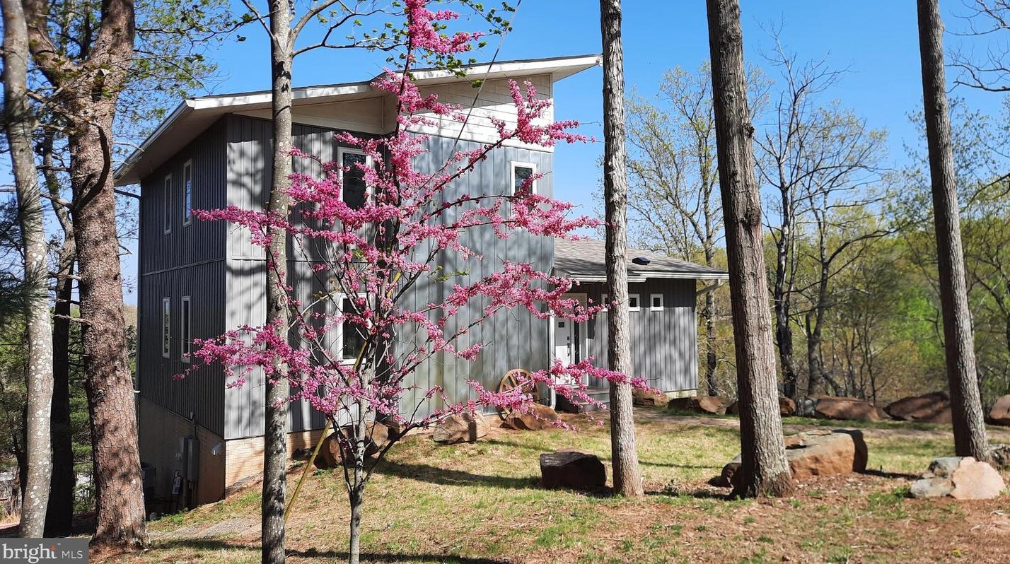 117 Harrison Ln, Linden, VA 22642-5602