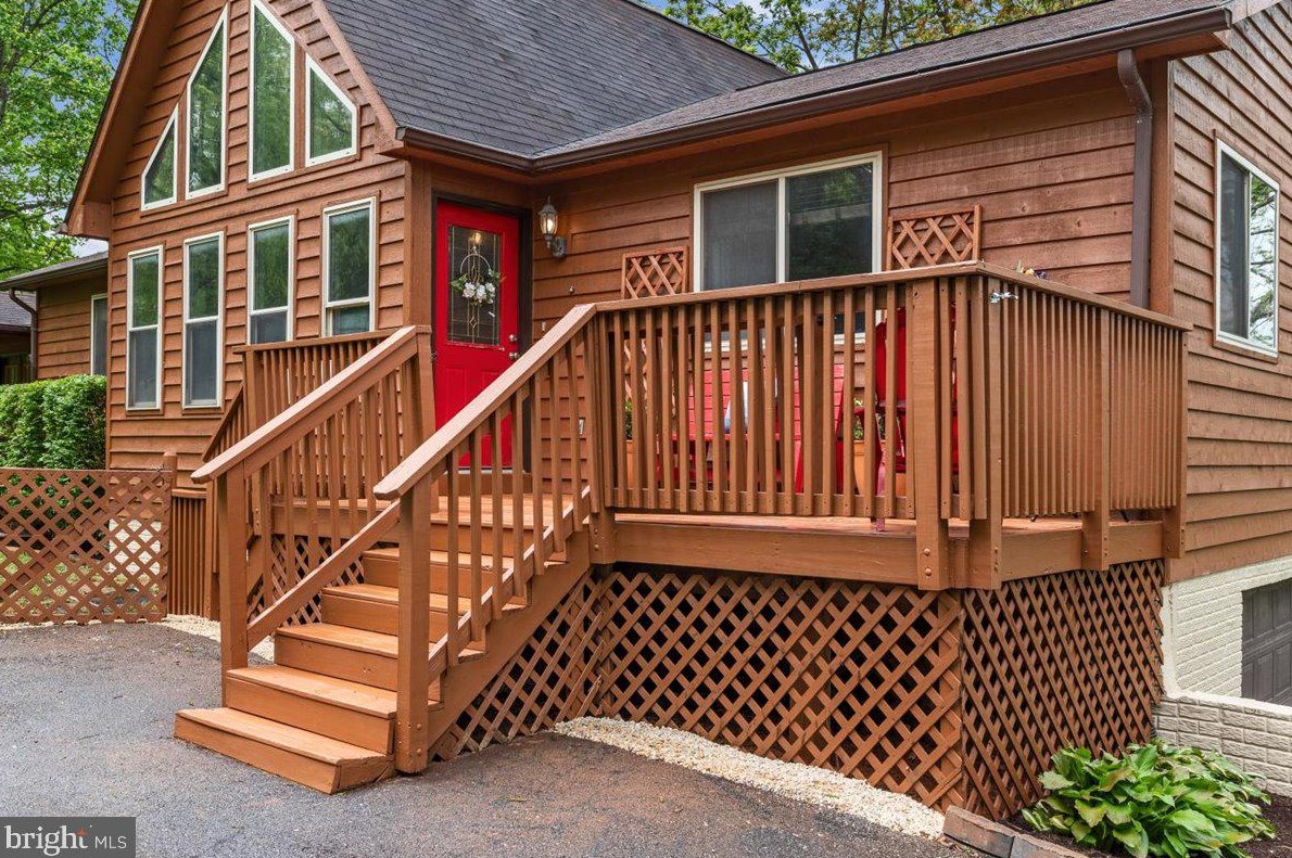 15 Crab Apple Ct, Linden, VA 22642