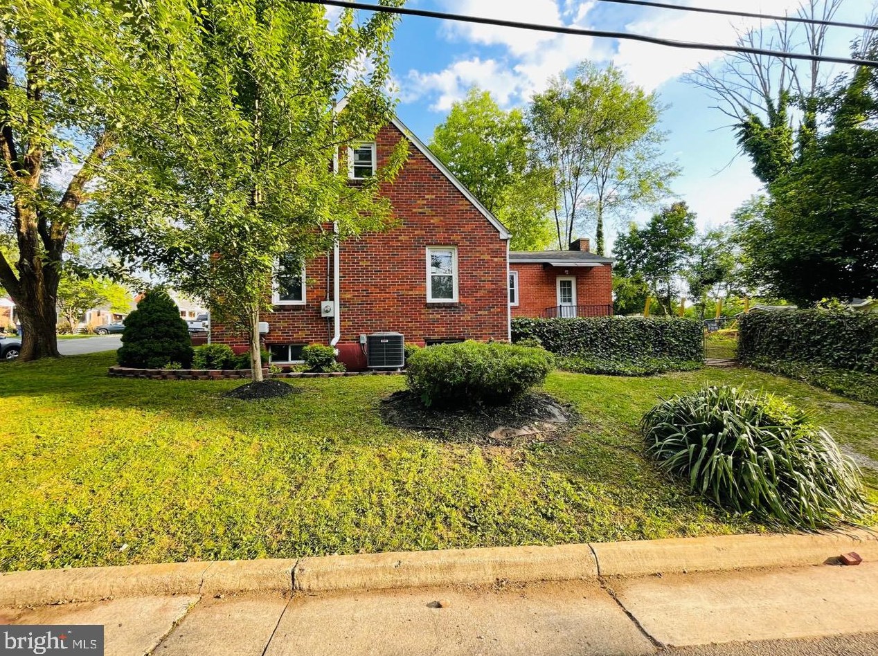 400 Duncan Ave, Front Royal VA  22630-2418 exterior