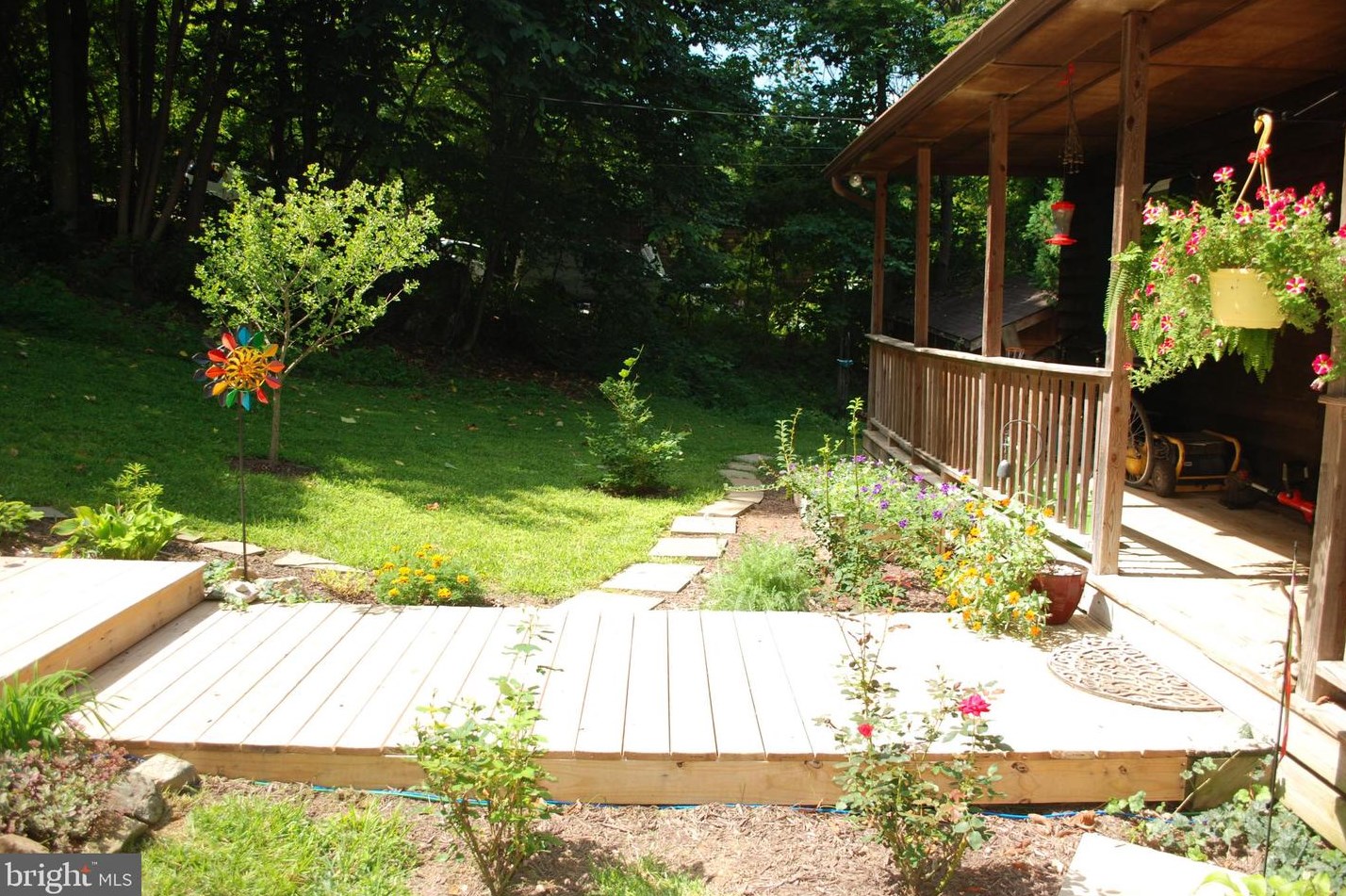 345 Long View Rd, Linden, VA 22642