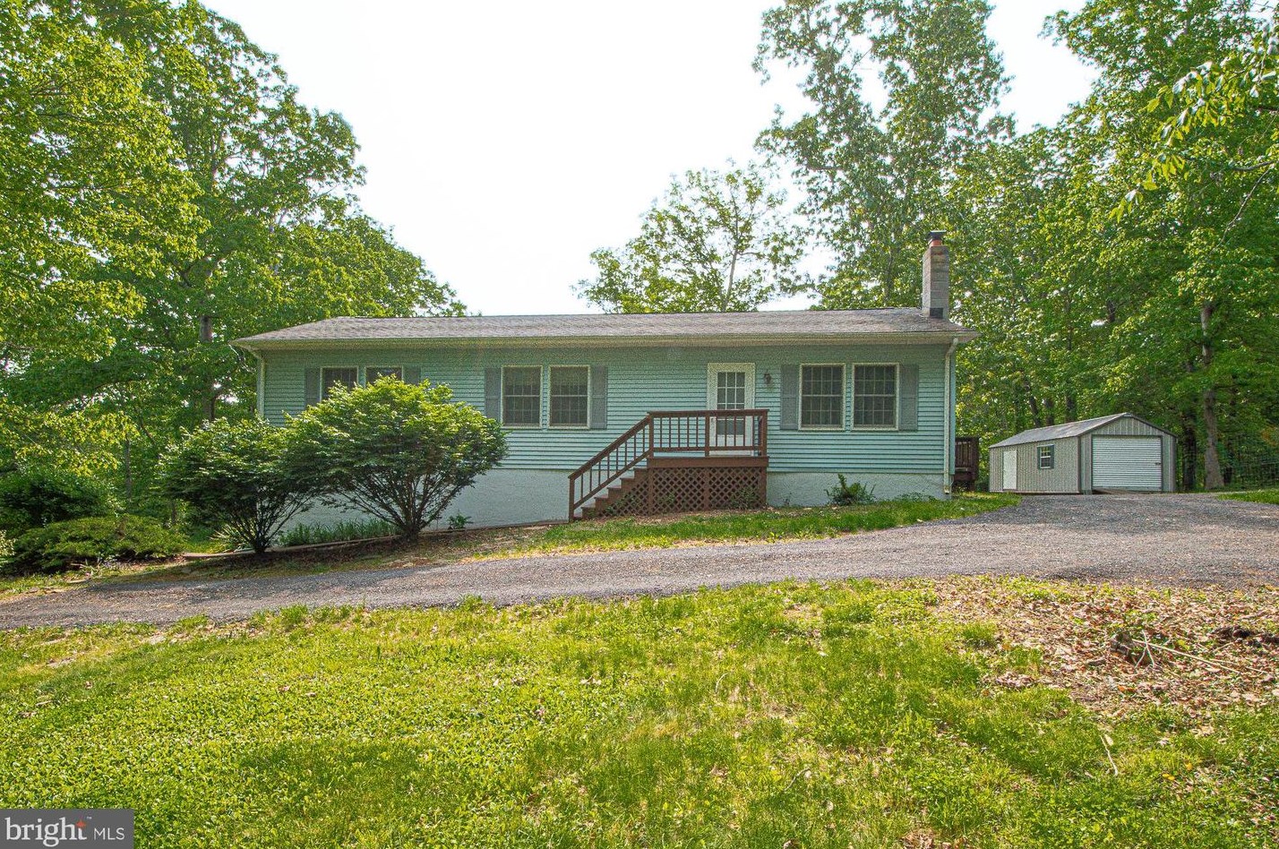 1078 Pine Ridge Dr, Front Royal, VA 22630-3251