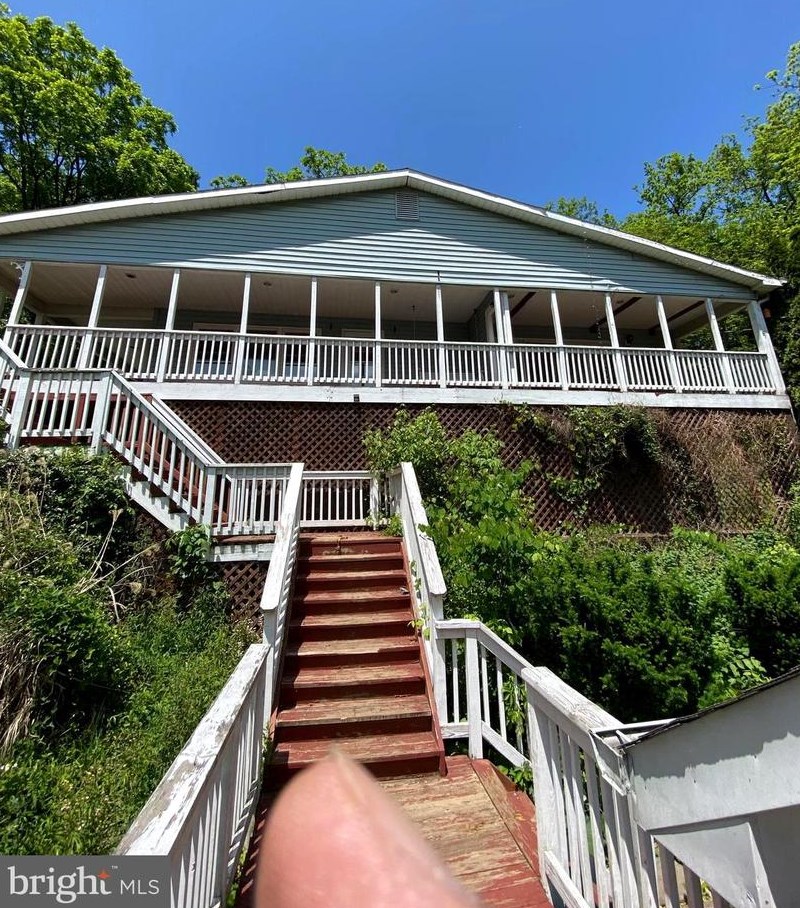 1399 King David Dr, Linden, VA 22642