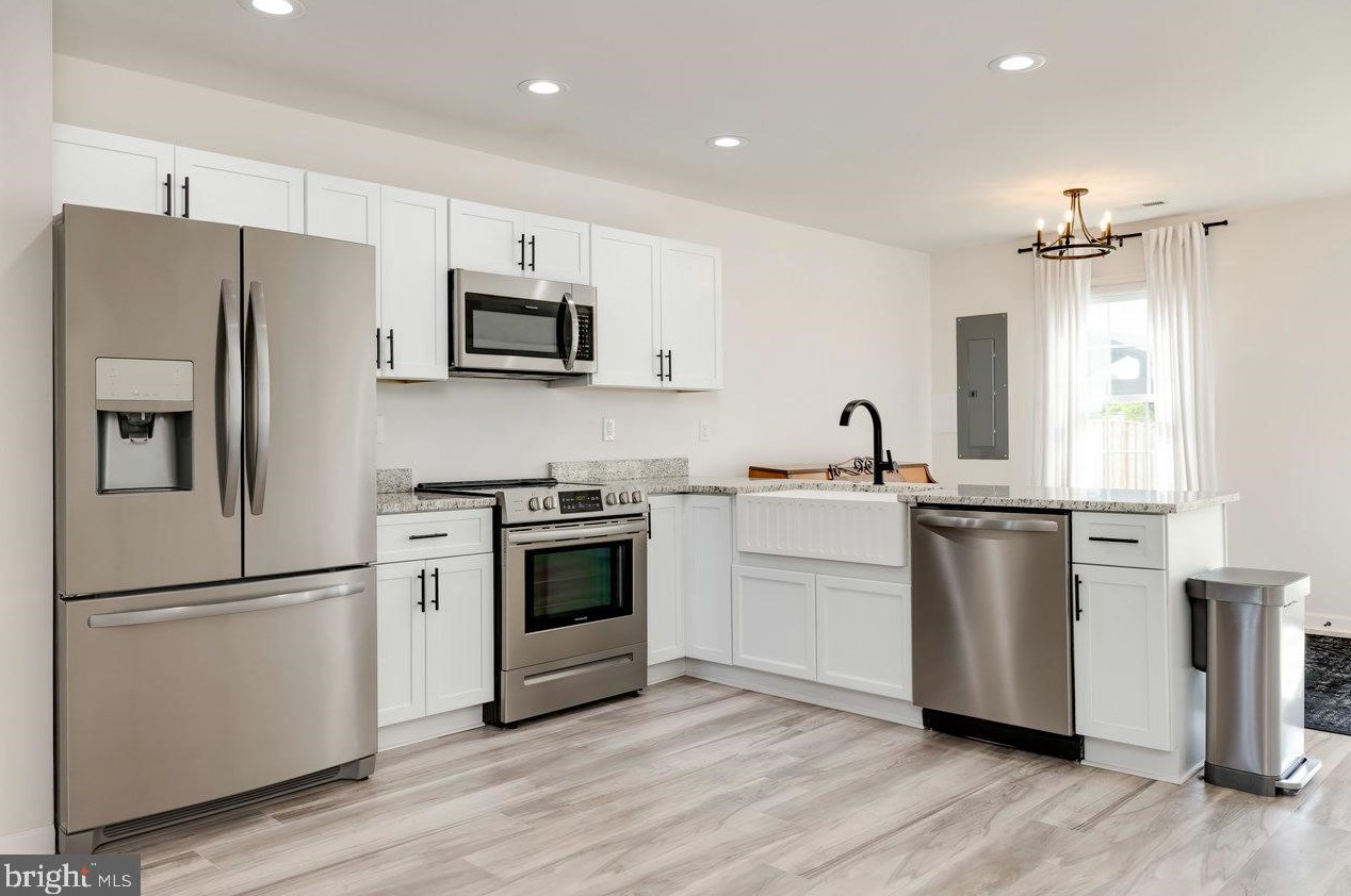 716 Parkview Dr, Front Royal, VA 22630-2214