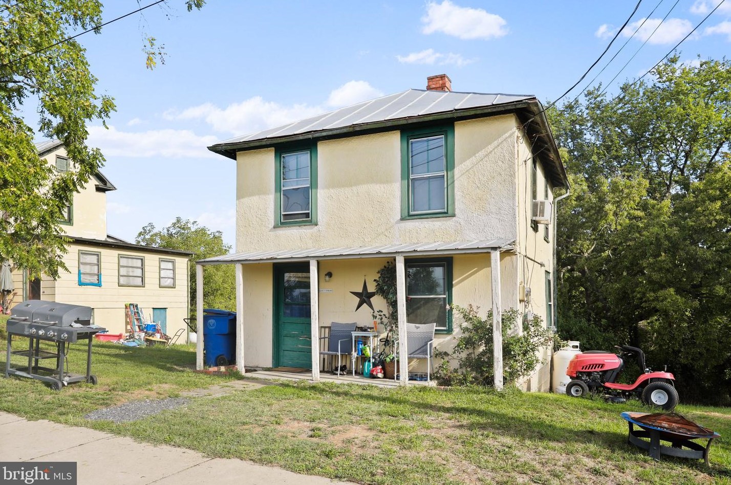 52 Strasburg Rd, Front Royal, VA 22630-4677