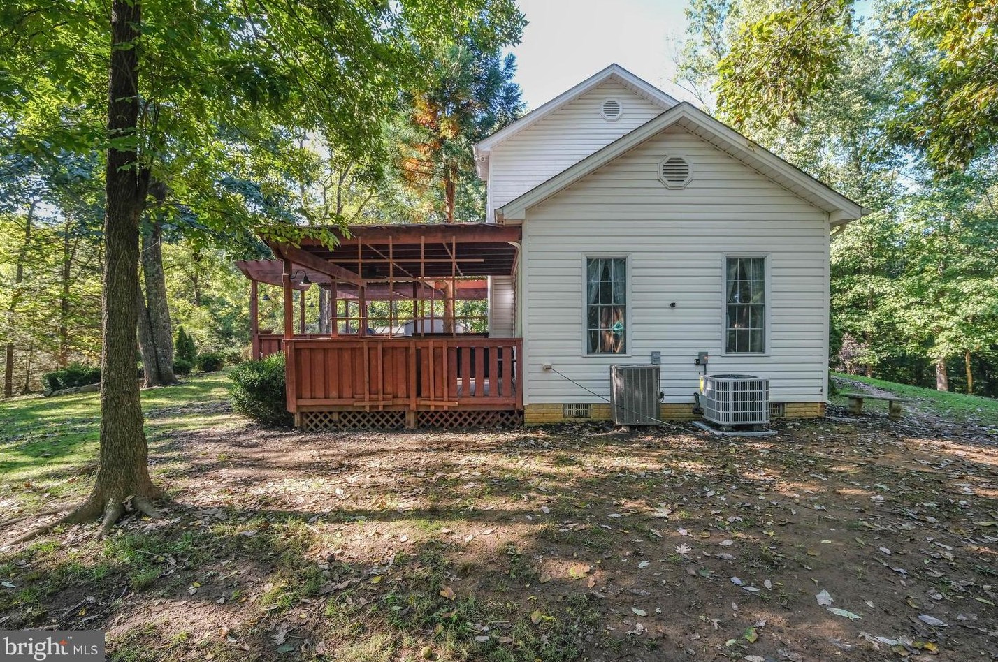 8370 Stonewall Jackson Hwy, Front Royal VA  22630-4947 exterior