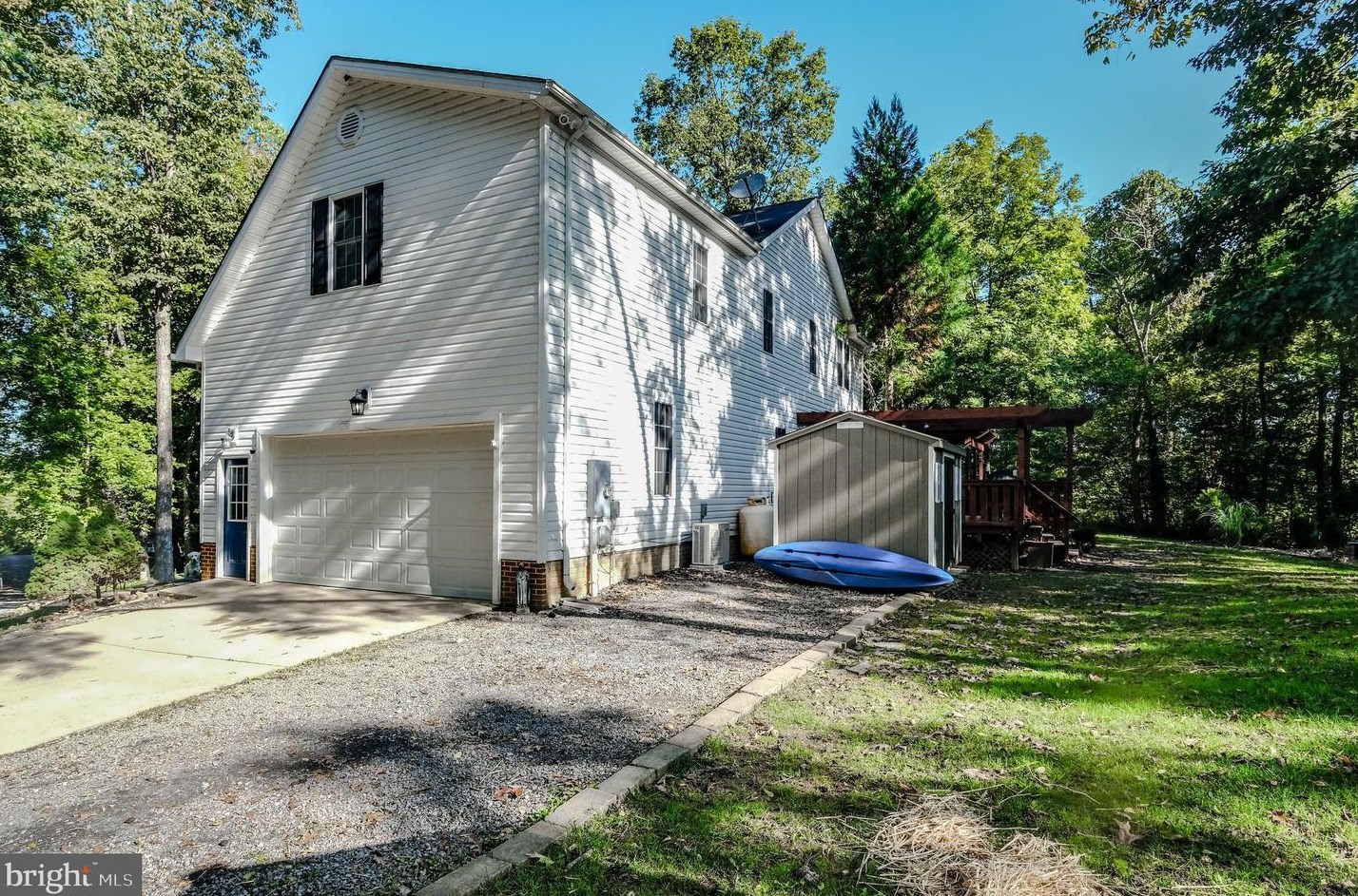 8370 Stonewall Jackson Hwy, Front Royal VA  22630-4947 exterior