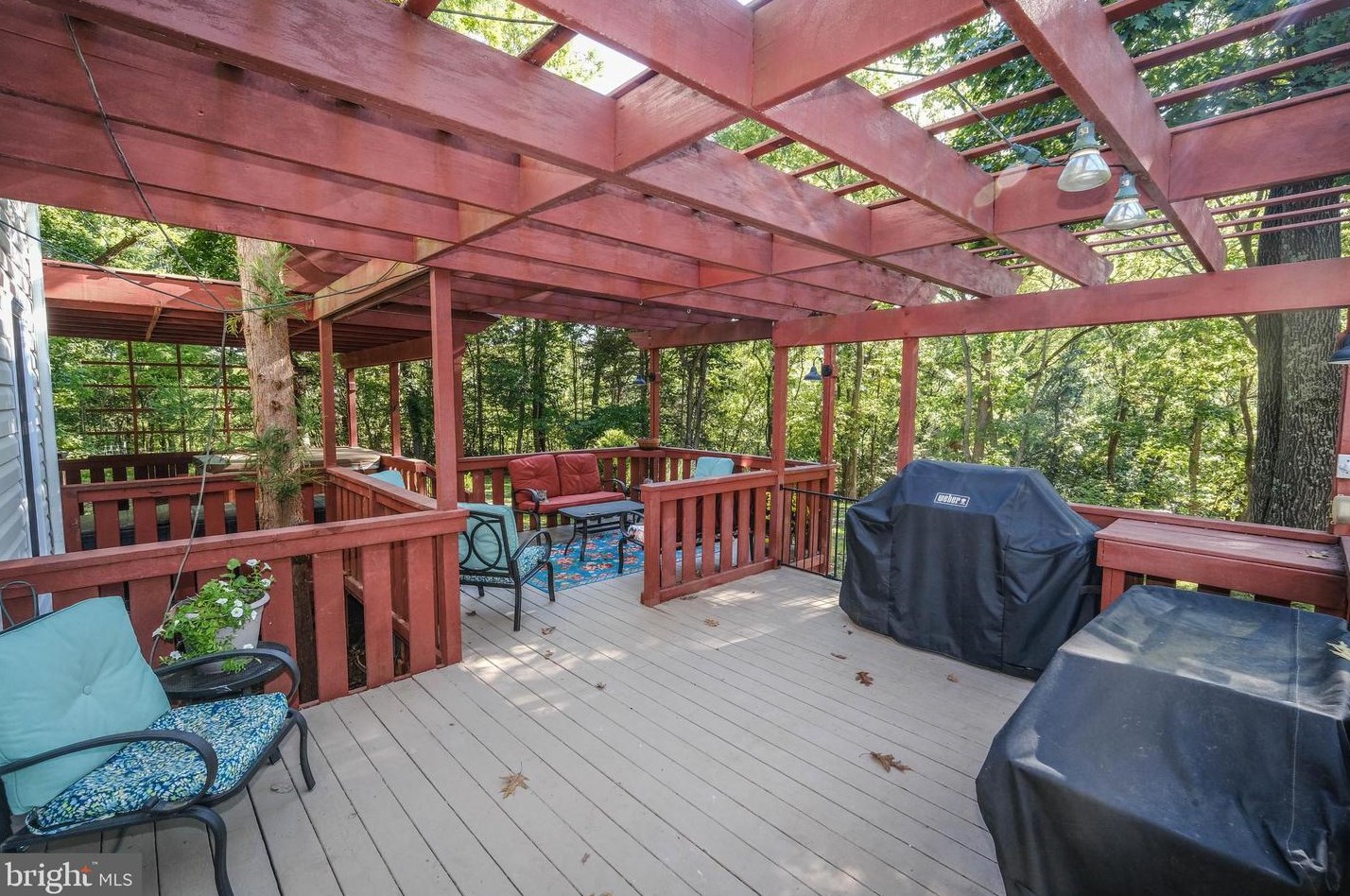 8370 Stonewall Jackson Hwy, Front Royal VA  22630-4947 exterior