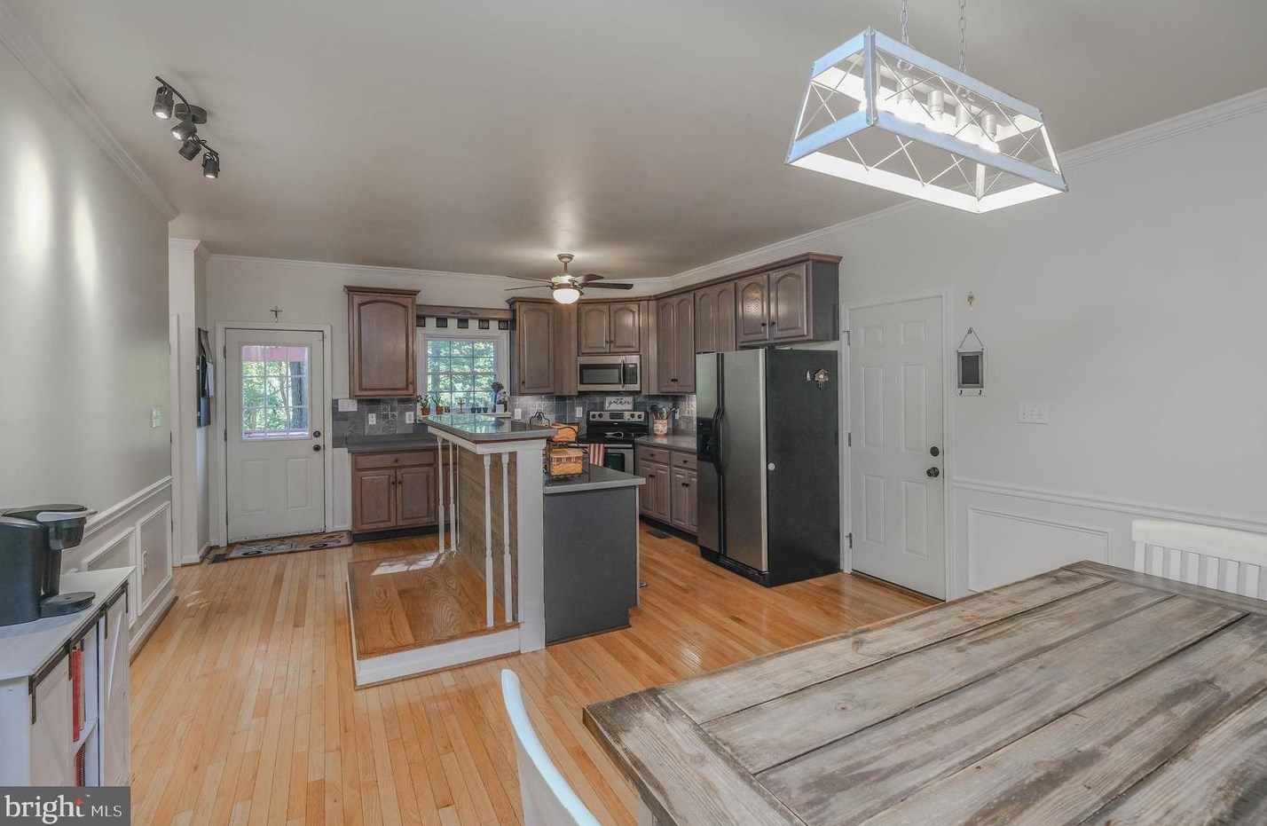 8370 Stonewall Jackson Hwy, Front Royal VA  22630-4947 exterior